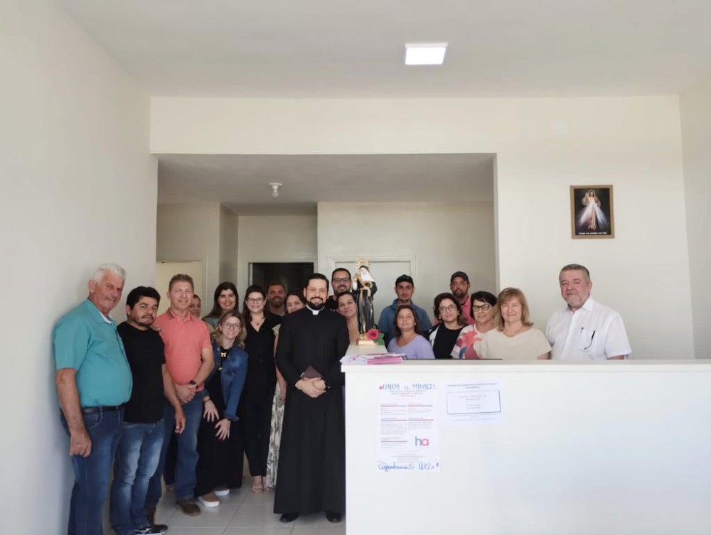 Vereadores participam de benção no prédio novo da saúde.