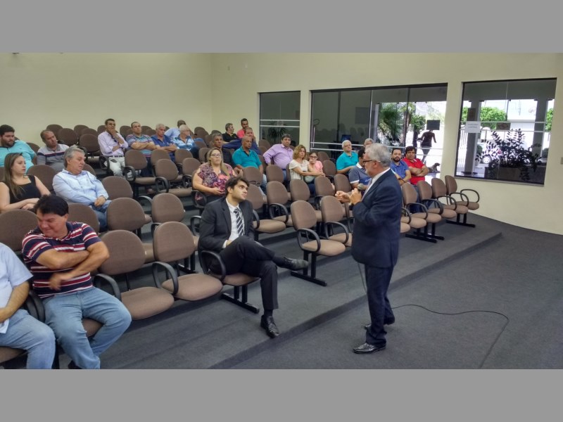 Câmara Municipal de Vista Alegre do Alto promove palestra com o presidente da ABRACAM Nacional.